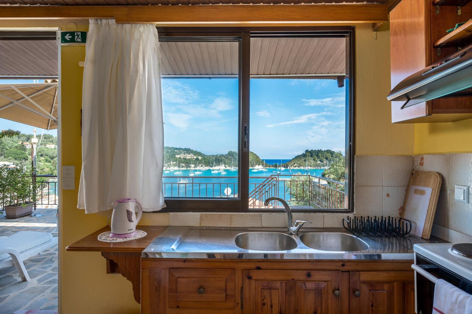 Agaloula Centrally Located Apartments, Lakka Bagian luar foto