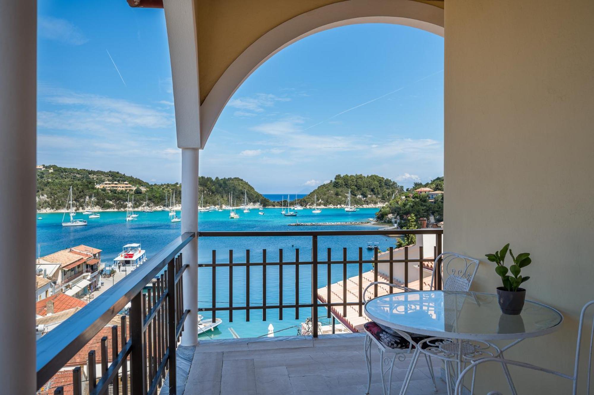 Agaloula Centrally Located Apartments, Lakka Bagian luar foto