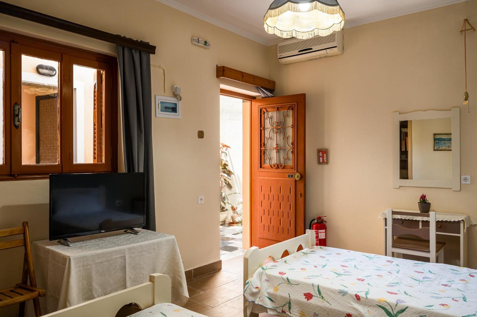 Agaloula Centrally Located Apartments, Lakka Bagian luar foto