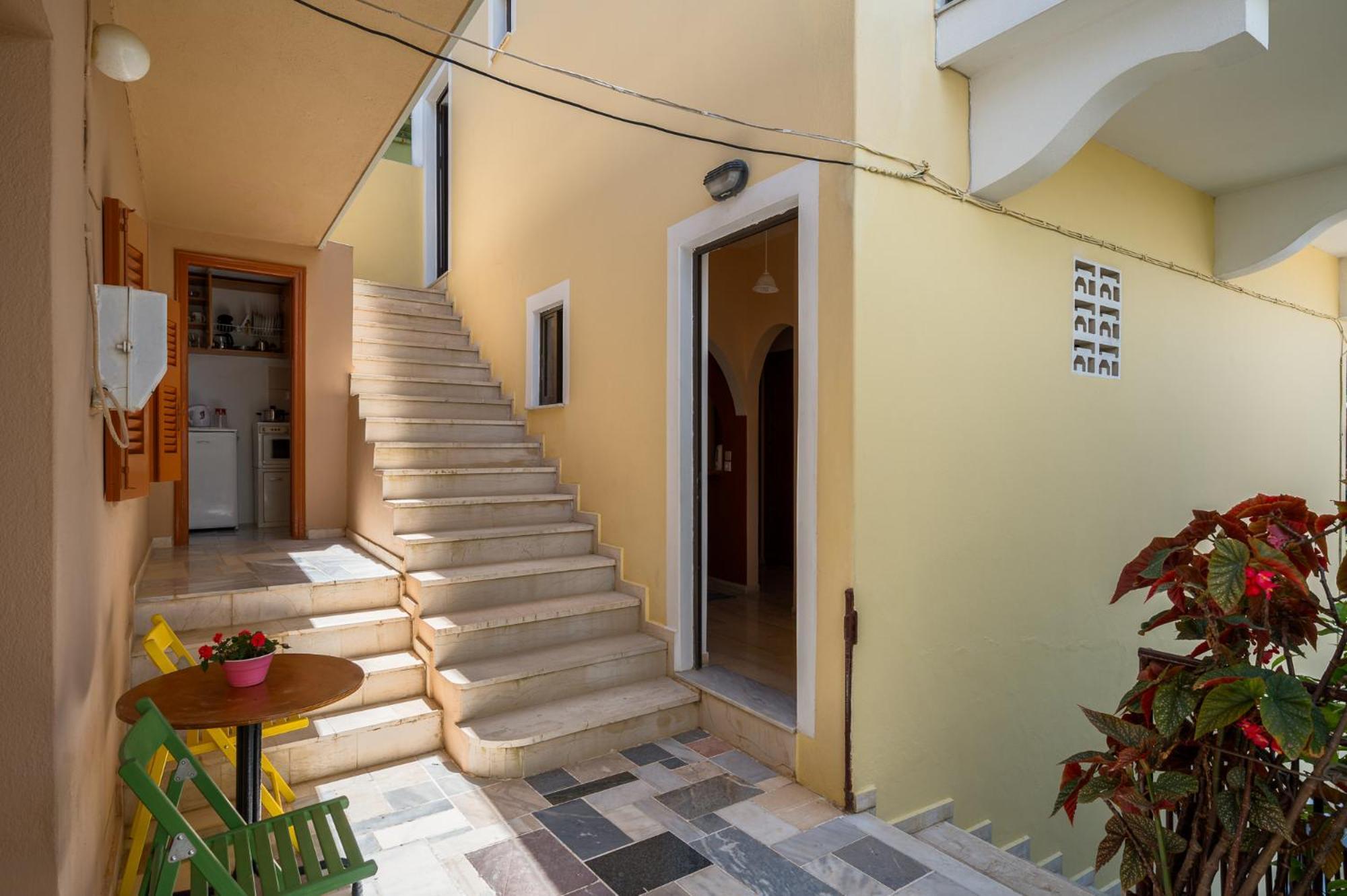 Agaloula Centrally Located Apartments, Lakka Bagian luar foto