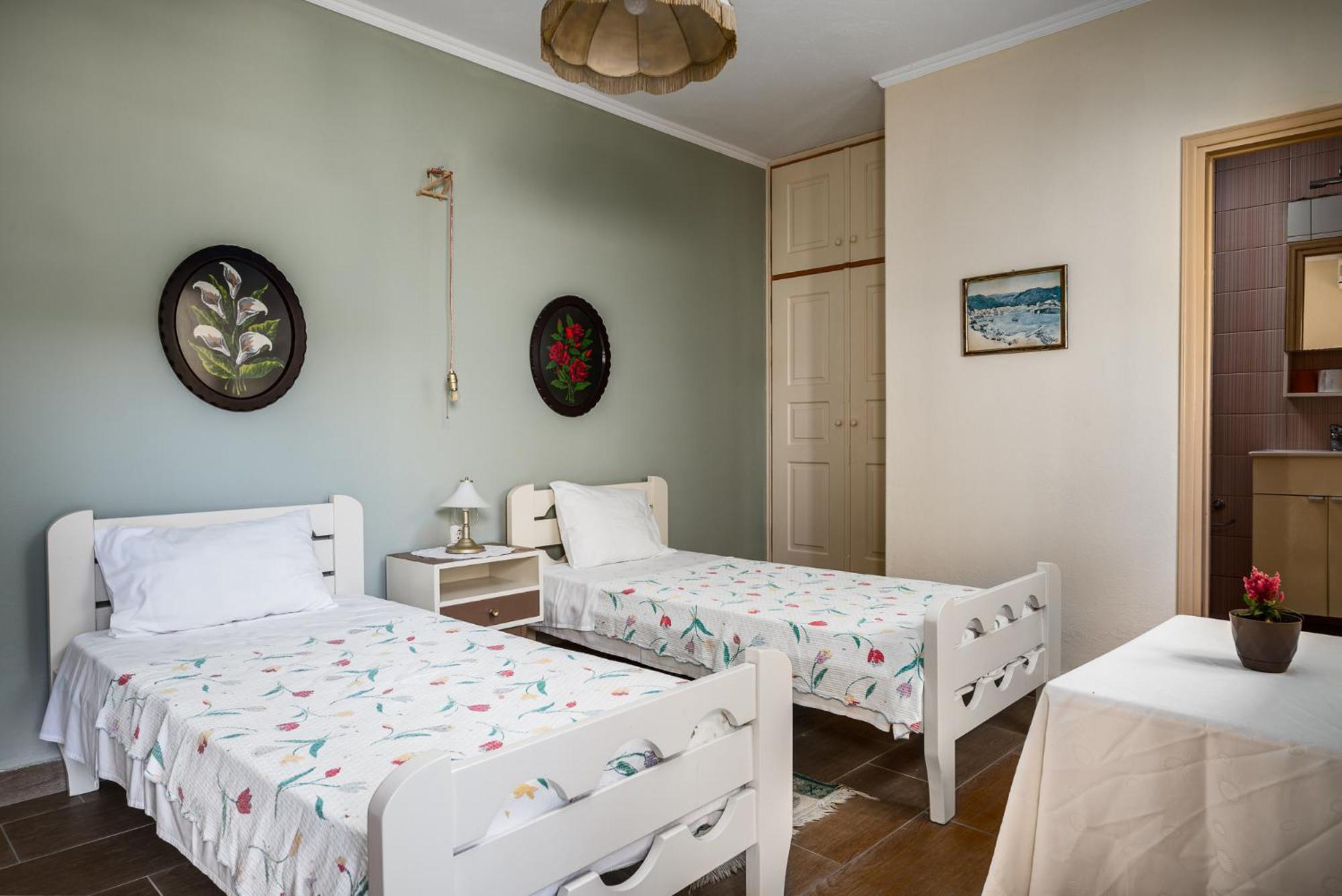 Agaloula Centrally Located Apartments, Lakka Bagian luar foto