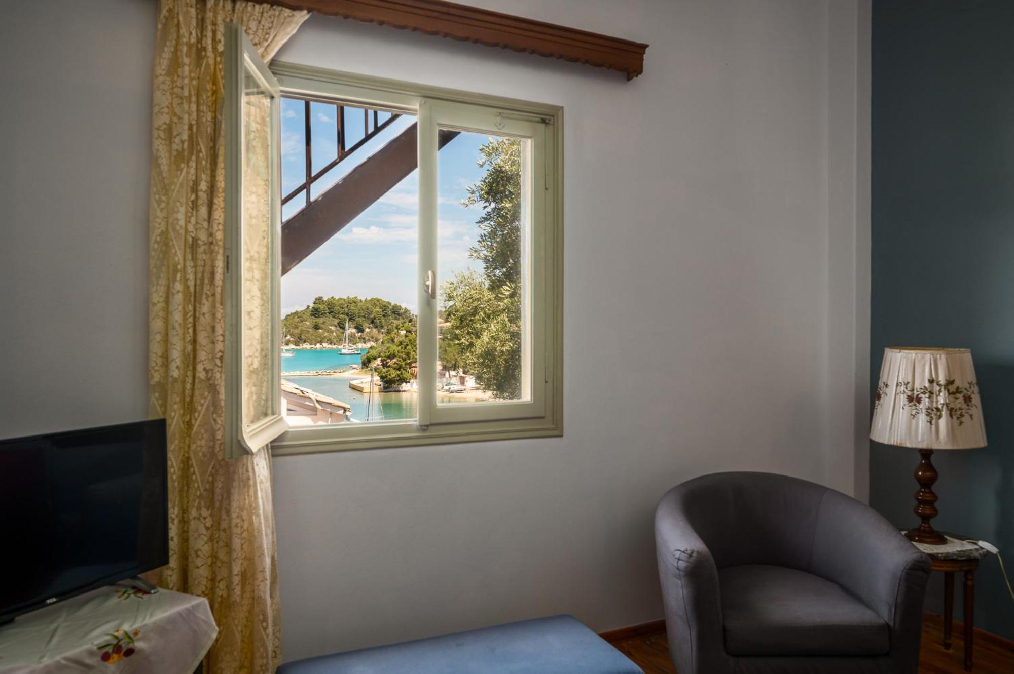 Agaloula Centrally Located Apartments, Lakka Bagian luar foto